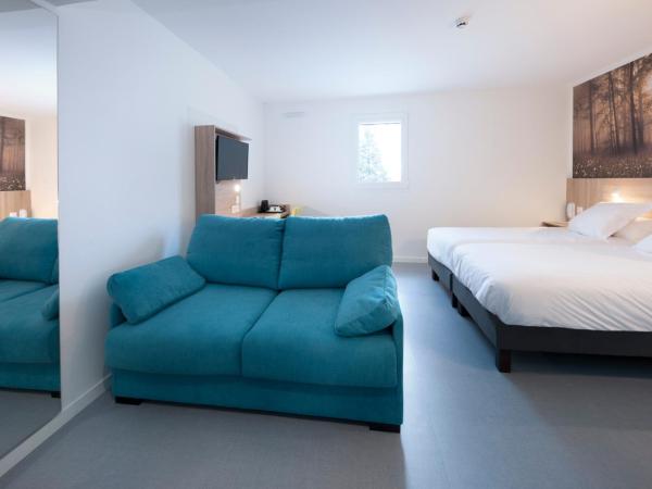 Kyriad Annemasse - Geneve : photo 3 de la chambre chambre familiale avec 2lits simples et canap-lit double 