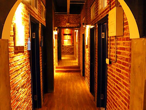 大连天天青旅民宿 : photo 2 de la chambre chambre simple basique avec salle de bains commune