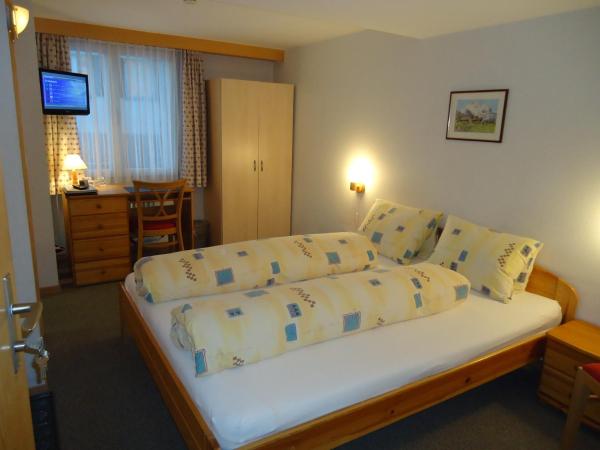 Hotel Tschuggen : photo 2 de la chambre chambre double