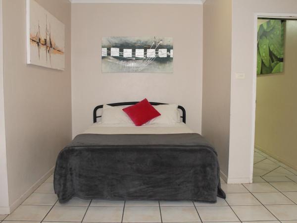 Bohemia Resort Cairns : photo 2 de la chambre chambre double avec salle de bains commune