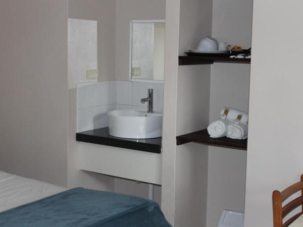 Bohemia Resort Cairns : photo 3 de la chambre chambre double avec salle de bains commune