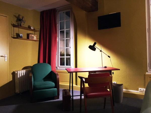 Hotel Auberge des Remparts : photo 3 de la chambre chambre lit king-size standard