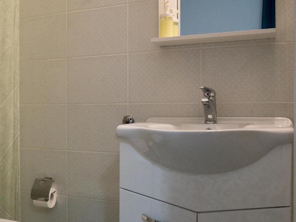 B&B Posidonia Salerno : photo 8 de la chambre chambre double avec salle de bains privative