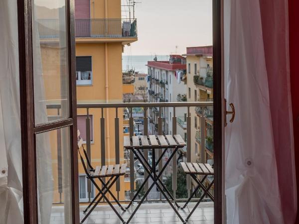 B&B Posidonia Salerno : photo 1 de la chambre chambre double avec salle de bains privative extérieure