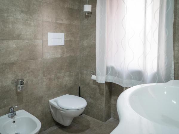 B&B Posidonia Salerno : photo 3 de la chambre chambre double avec salle de bains privative extérieure