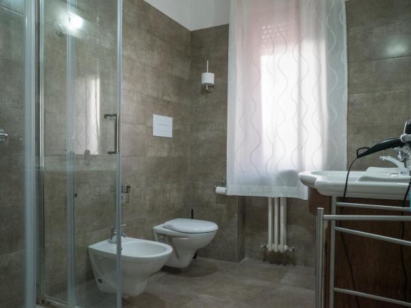 B&B Posidonia Salerno : photo 7 de la chambre chambre double avec salle de bains privative extérieure