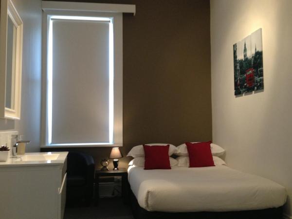 Centennial Inn on Bathurst : photo 3 de la chambre chambre double