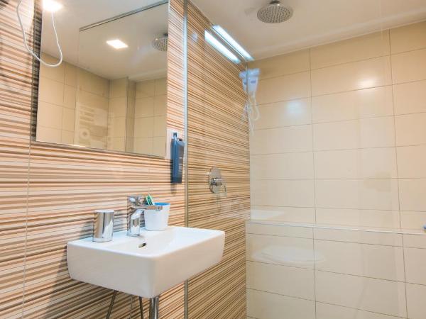 Tia Apartments and Rooms : photo 8 de la chambre chambre lits jumeaux confort