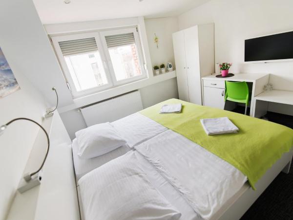 Tia Apartments and Rooms : photo 3 de la chambre chambre lits jumeaux confort