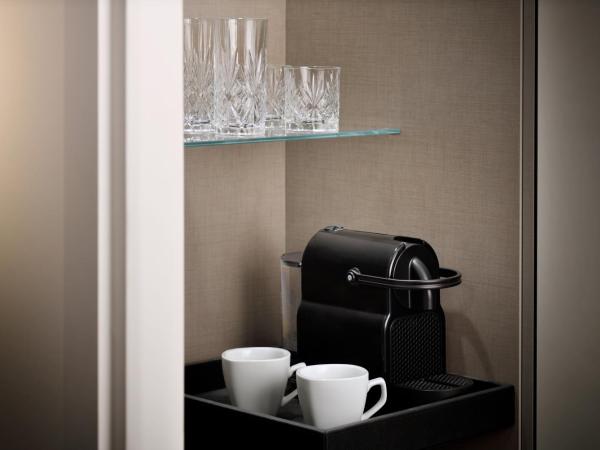 Columbus Hotel Monte-Carlo, Curio Collection by Hilton : photo 4 de la chambre chambre lit queen-size deluxe