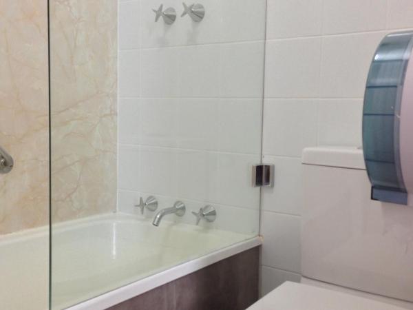 Centennial Inn on Bathurst : photo 1 de la chambre chambre simple