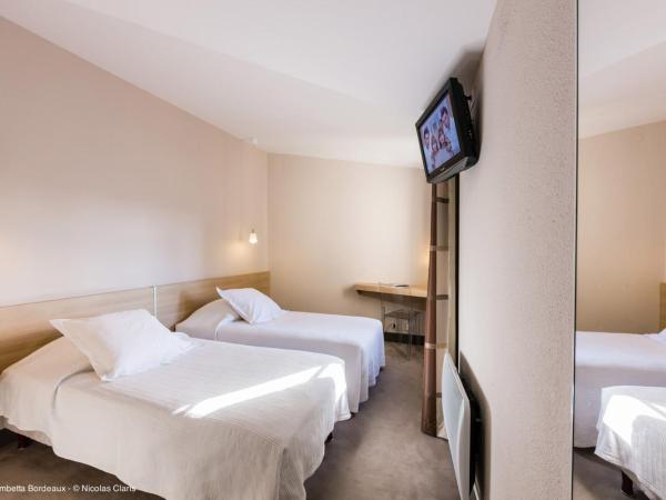Hotel Gambetta : photo 2 de la chambre chambre lits jumeaux - vue sur ville