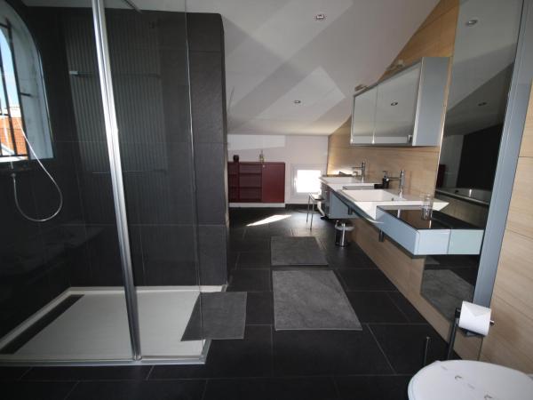 Chambres d'Hôtes LA PASTOURELLE Royan centre : photo 3 de la chambre chambre double deluxe avec baignoire