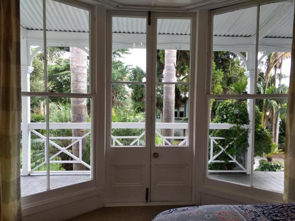 Western Springs Villa to Auckland Central Heritage Villa : photo 7 de la chambre chambre lit king-size