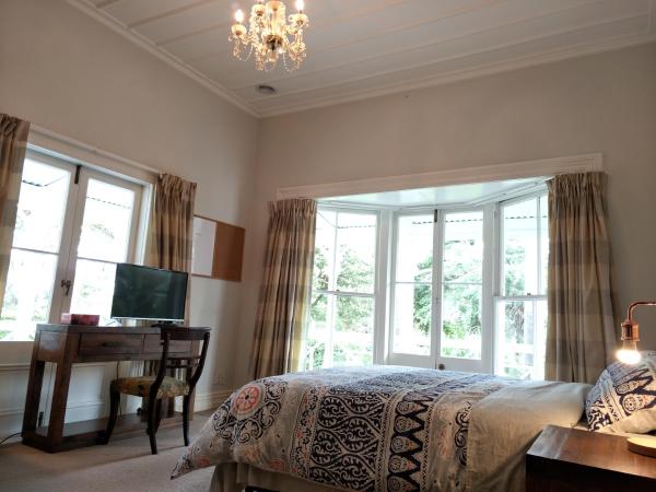 Western Springs Villa to Auckland Central Heritage Villa : photo 6 de la chambre chambre lit king-size