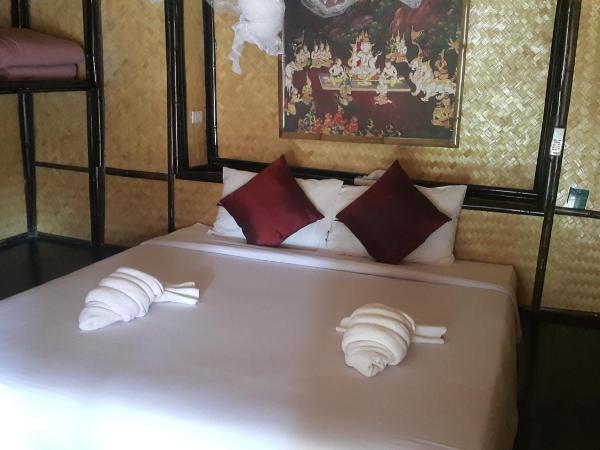 Eco Lanta Hideaway Beach Resort : photo 3 de la chambre bungalow familial