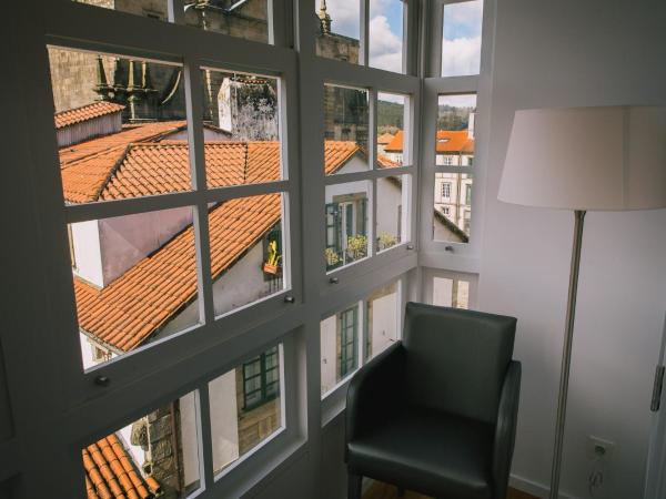 Os Sobriños Do Pai : photo 2 de la chambre chambre double ou lits jumeaux - vue sur ville