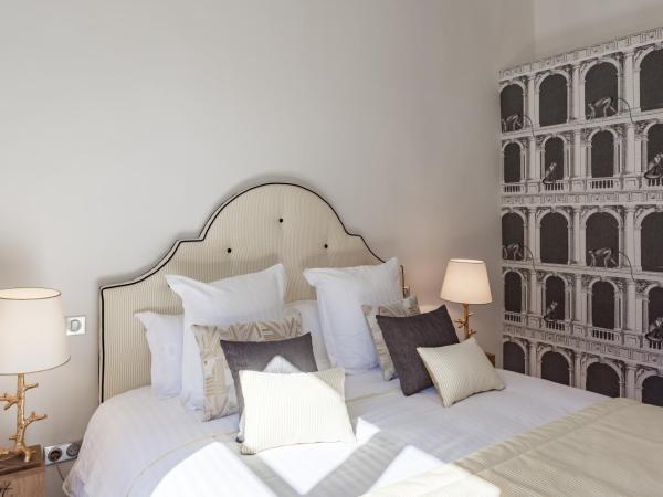 Maison Du Collectionneur : photo 3 de la chambre chambre double deluxe avec baignoire