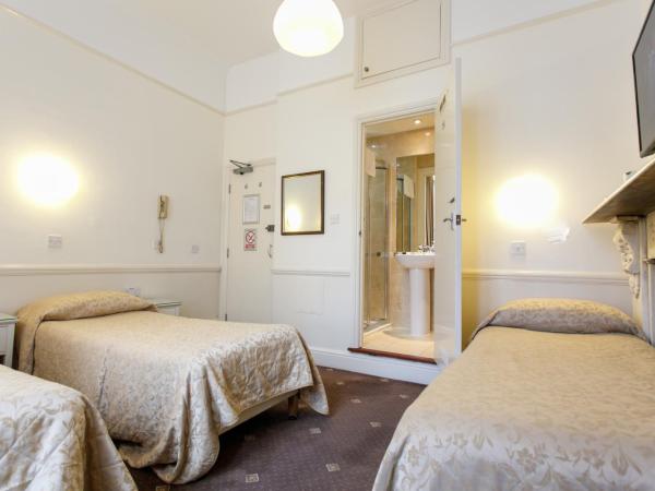 Jesmond Hotel : photo 1 de la chambre chambre triple avec salle de bains