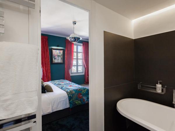 Maison Du Collectionneur : photo 8 de la chambre chambre double deluxe avec baignoire