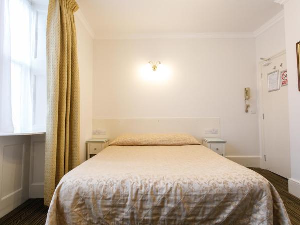 Jesmond Hotel : photo 3 de la chambre chambre double ou lits jumeaux avec salle de bains
