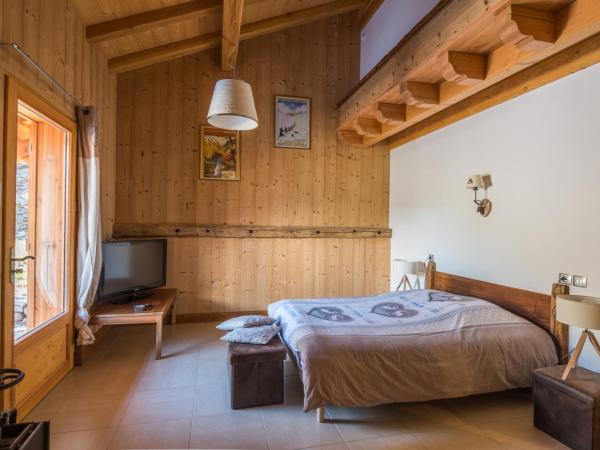 Chantemerle 1741, chambres d'hôtes à la montagne : photo 4 de la chambre chambre double - accessible aux personnes à mobilité réduite 