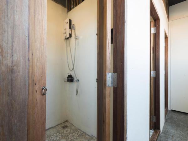 Suneta Hostel Chiangmai : photo 8 de la chambre chambre simple avec salle de bains commune
