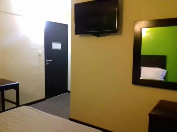 CHN Hotel Monterrey Santa Fe : photo 6 de la chambre chambre lit queen-size 