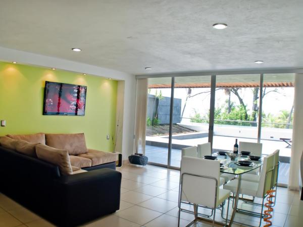 Ramada by Wyndham Acapulco Hotel & Suites : photo 1 de la chambre suite supérieure 2 chambres