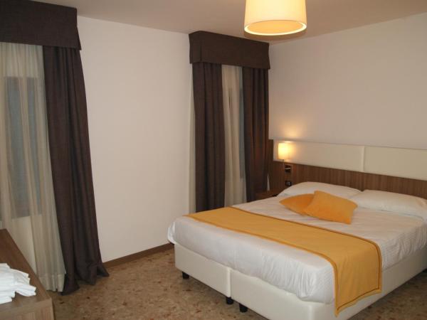 Hotel Il Moro di Venezia : photo 2 de la chambre chambre double ou lits jumeaux