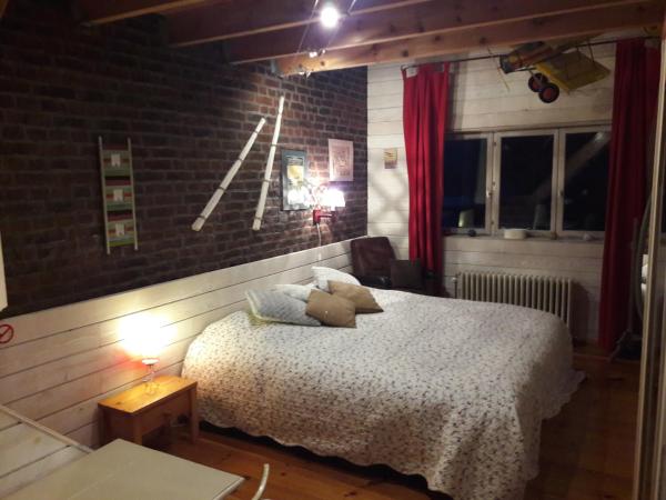 B&B Le Bonimenteur : photo 1 de la chambre chambre quadruple avec salle de bains privative séparée