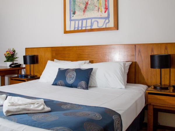 Cullen Bay Resorts : photo 3 de la chambre standard hotel room includes free parking & wifi