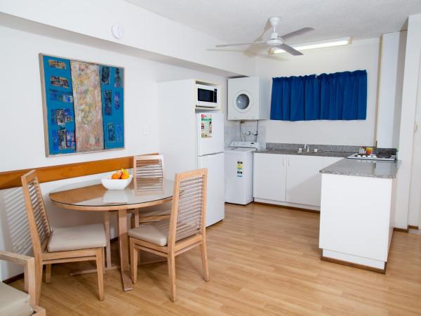 Cullen Bay Resorts : photo 8 de la chambre standard one bedroom apartment includes free parking & wifi
