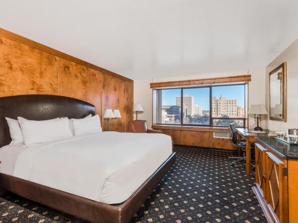 The Antlers, A Wyndham Hotel : photo 2 de la chambre chambre lit king-size - vue sur ville