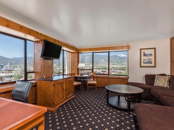 The Antlers, A Wyndham Hotel : photo 3 de la chambre suite lit king-size - vue sur montagne