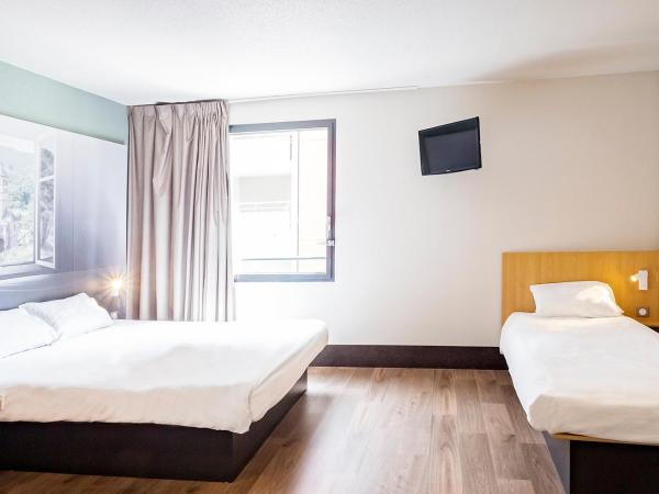 B&B HOTEL FREJUS Puget-sur-Argens : photo 1 de la chambre chambre triple