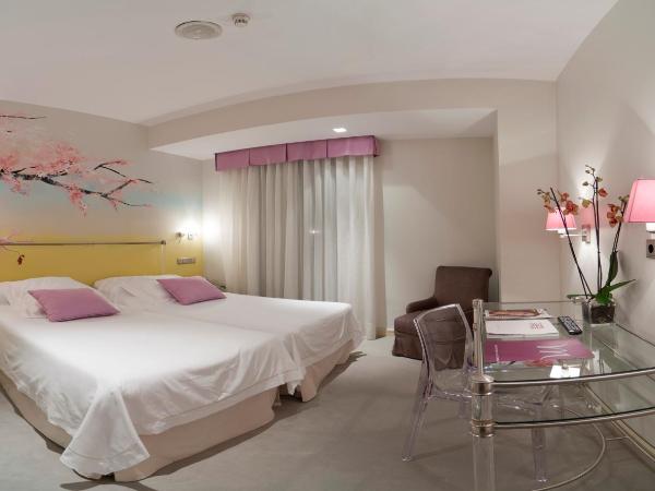 Hotel Santo Domingo : photo 1 de la chambre chambre double ou lits jumeaux supérieure avec balcon
