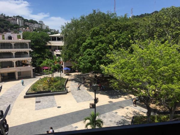 Hotel El Kiosco : photo 7 de la chambre chambre lits jumeaux - vue sur ville