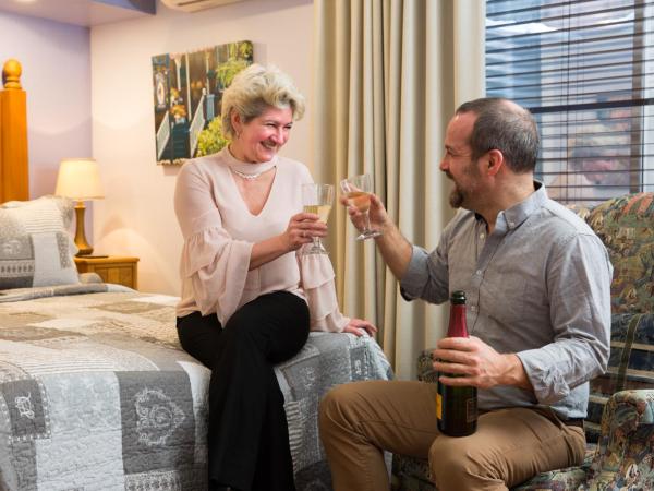 Maison Des Jardins B & B : photo 4 de la chambre chambre lit queen-size standard avec salle de bains privative