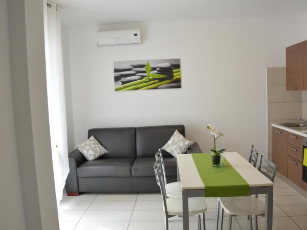 Green Residence : photo 8 de la chambre appartement avec balcon