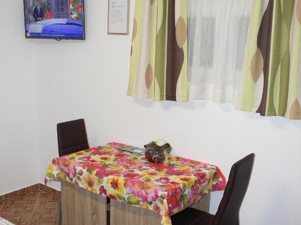 Rooms Katarina : photo 10 de la chambre chambre double ou lits jumeaux supérieure - vue sur jardin