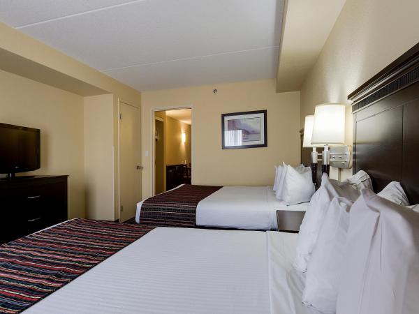 Country Inn & Suites by Radisson, Niagara Falls, ON : photo 8 de la chambre suite 1 chambre avec 2 lits queen-size et canapé-lit - non-fumeurs