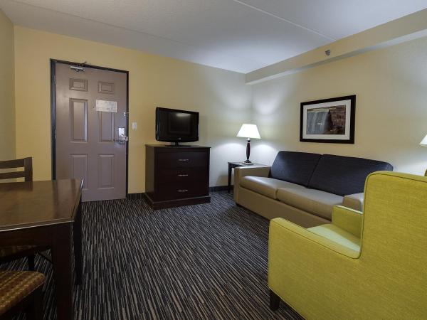 Country Inn & Suites by Radisson, Niagara Falls, ON : photo 6 de la chambre suite 1 chambre avec 2 lits queen-size et canapé-lit - non-fumeurs