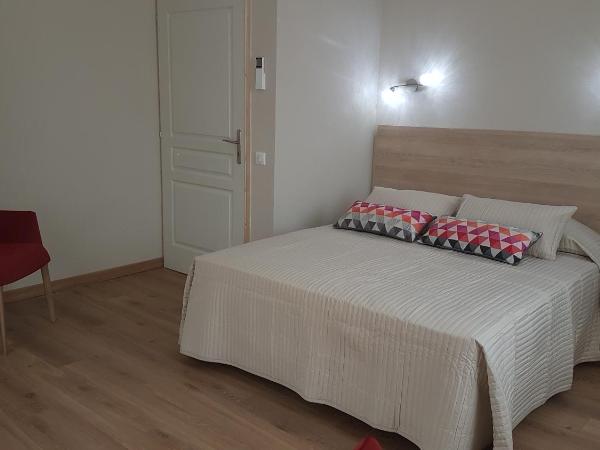 Le Castelet des Alpilles : photo 6 de la chambre chambre double supérieure avec terrasse ou balcon