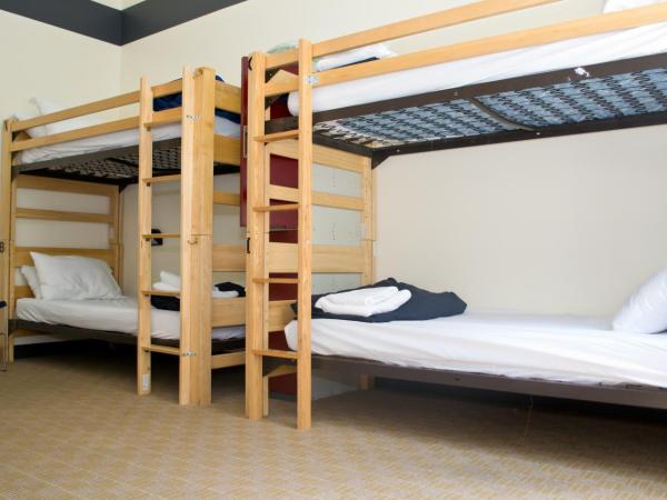 HI Chicago Hostel : photo 5 de la chambre lit dans dortoir pour femmes de 8 lits avec salle de bains privative