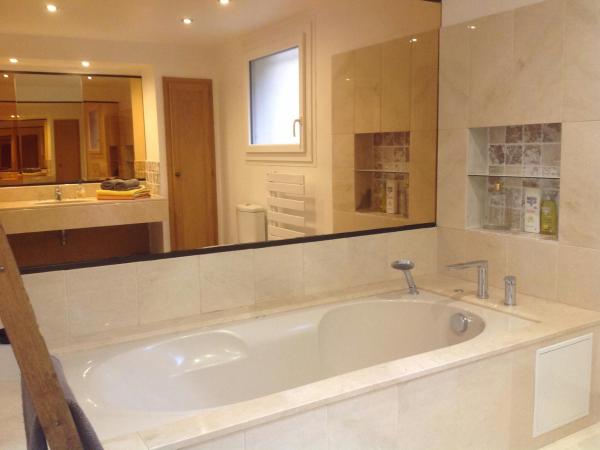 Villa Le Clos Fleuri : photo 3 de la chambre chambre double avec salle de bains privative