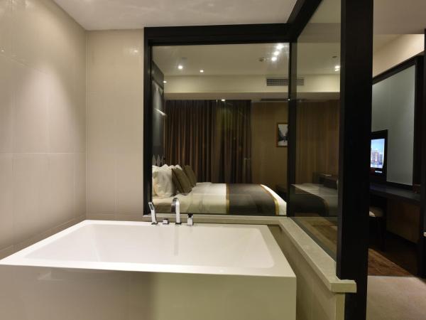 SHANGHAI-DECO Hotel-Free shuttle bus from Pudong Airport and Disneyland : photo 6 de la chambre chambre lit king-size deluxe