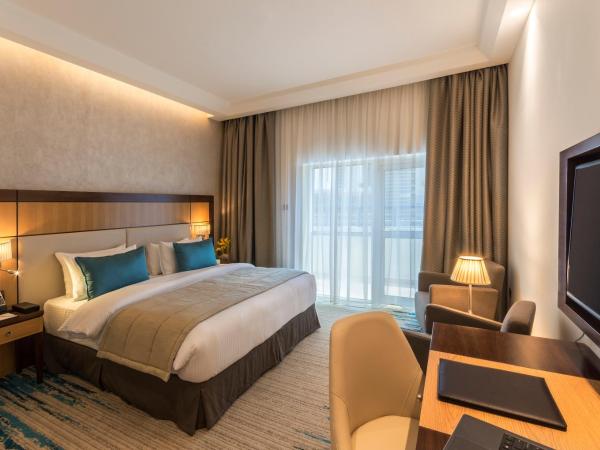 Golden Tulip Media Hotel : photo 1 de la chambre chambre lit king-size deluxe (transferts gratuits vers la plage et certains centres commerciaux - 20 % de réduction sur la nourriture et les boissons & spa)