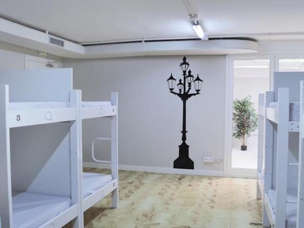 Hola Hostal Eixample : photo 2 de la chambre lit dans dortoir mixte de 14 lits