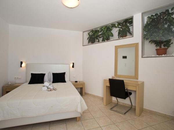 Zannis Hotel : photo 4 de la chambre chambre double deluxe avec balcon